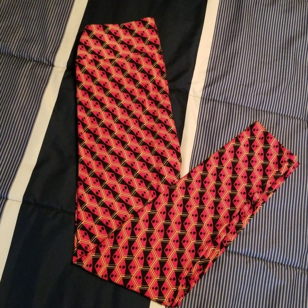 NWT LuLaRoe OS Leggings - Ladybug Geometric print
